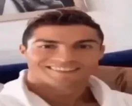 улыбающийся роналдо